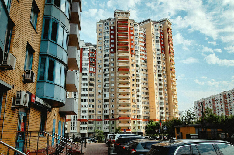 Мособлдума приняла в I чтении законопроект о времени продажи алкоголя в «наливайках»