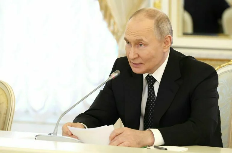 Путин: Россия стремится снизить зависимость от западных финансовых институтов