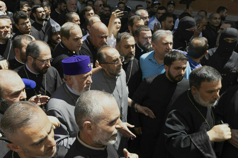 Архиепископ Микаель пешком направился в Ереван для явки в СК Армении