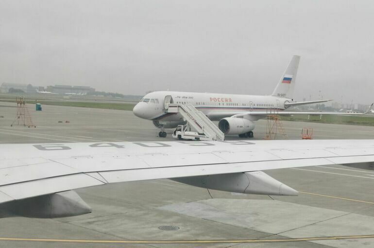 Два пассажирских самолета столкнулись в аэропорту Сочи