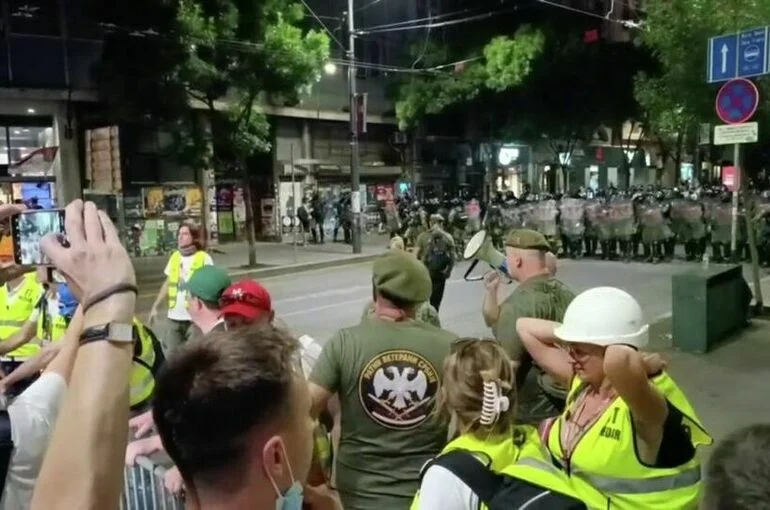 В Белграде произошли столкновения протестующих с полицией