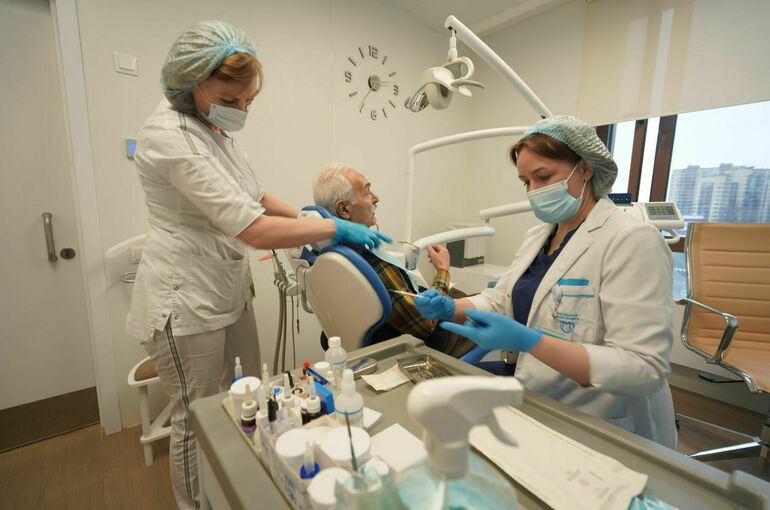 Депутат Слуцкий призвал уравнять зарплаты медиков во всех регионах