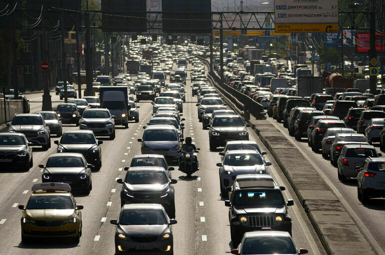 Алиханов: Минпромторг не допустит 40-процентного падения продаж автомобилей