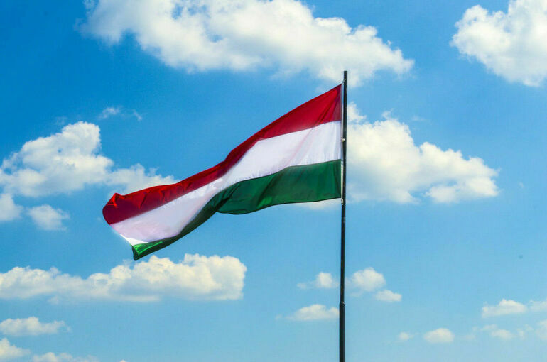 Орбан приветствовал разговор Путина с Макроном