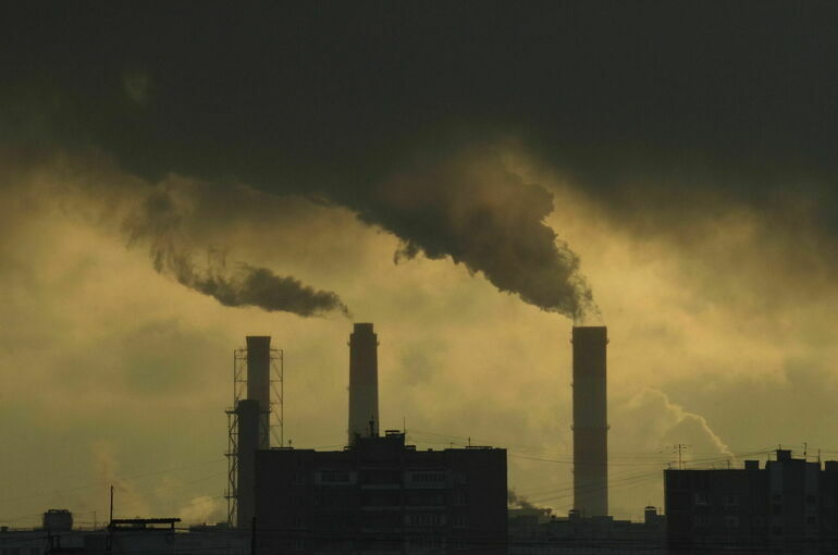 Промышленным гигантам напомнили о сроке установки счетчиков выбросов