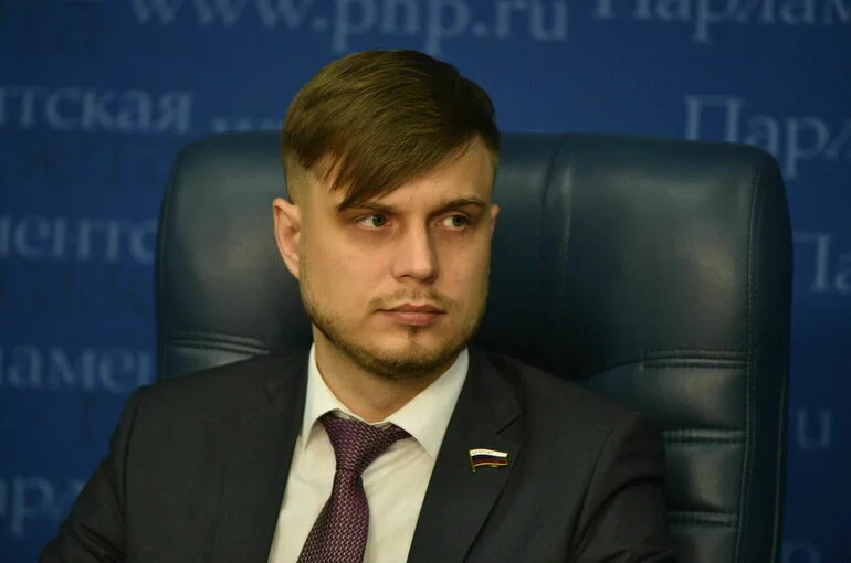 Депутат Ткачев предложил разрешить дистанционно закрывать больничный