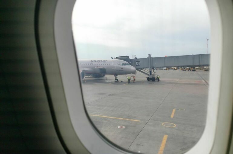 Более 50 рейсов задержали в Пулкове из-за ограничений полетов