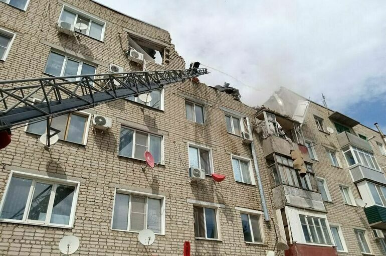 Взрыв газа разрушил три квартиры в саратовской многоэтажке