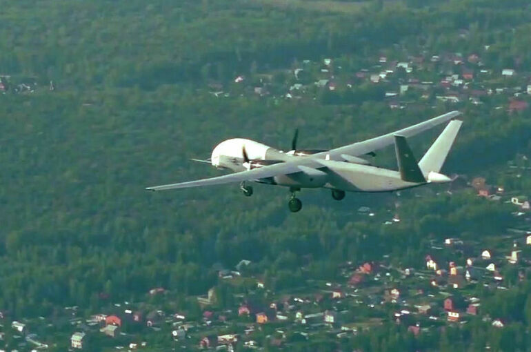 Дрон «Альтиус» после сбоя навигации упал на дачный участок в Казани