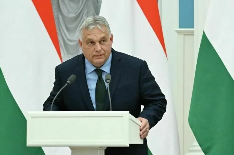 Орбан призвал фон дер Ляйен уйти в отставку