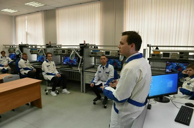 Дефицит специалистов со средним профессиональным образованием вдвое больше, чем с высшим