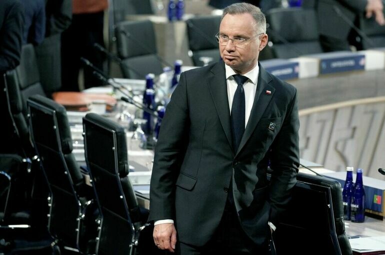 Дуда пригрозил НАТО перекрыть канал поставок оружия на Украину