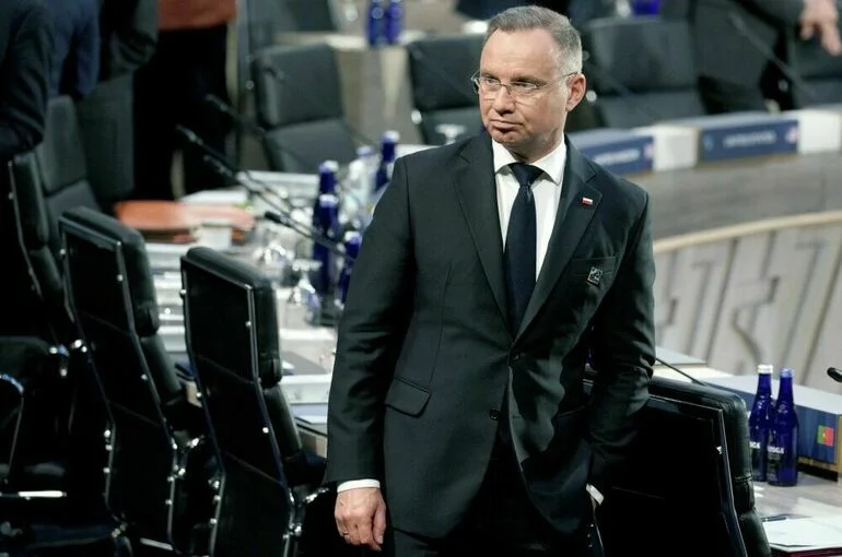 Дуда пригрозил НАТО перекрыть канал поставок оружия на Украину