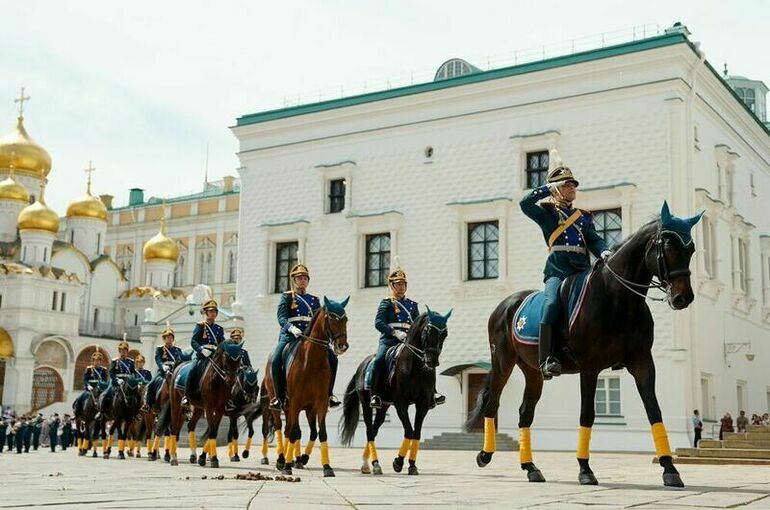 ФСО отменила развод караулов в Кремле на 12 июля
