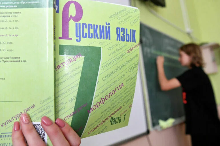 Русский язык до Москвы доведет: крымчане знают