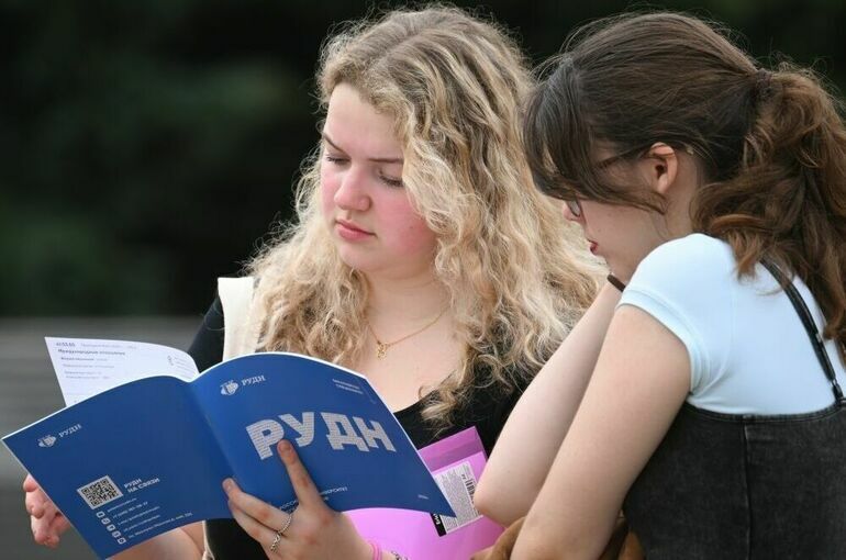 В Госдуме предложили ограничить рост цен на платные места в вузах