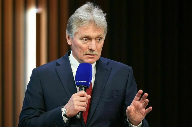 Песков назвал оправданными отключения интернета из-за дронов