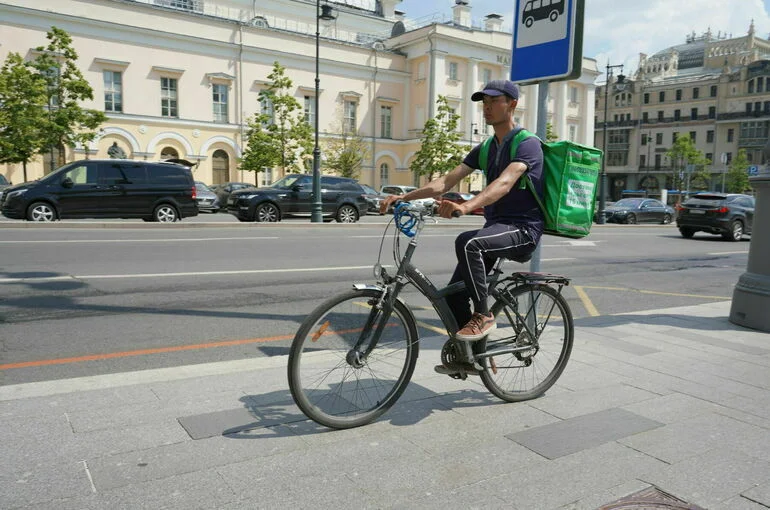 Перечень профессий, не требующих от мигрантов знания русского языка, сократят
