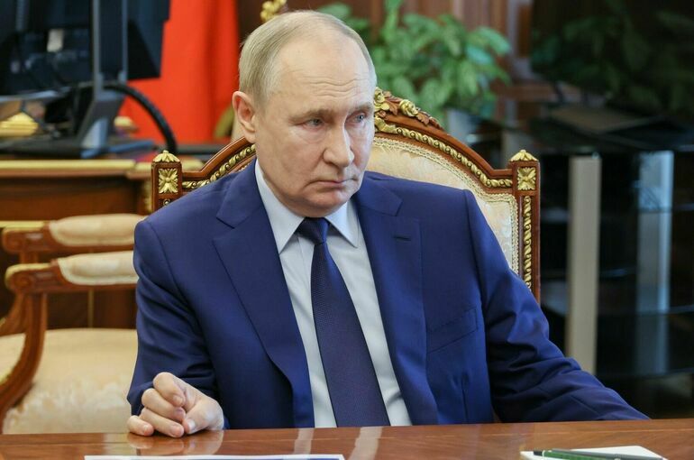 Путин назвал поддержку развития автопрома обязанностью властей