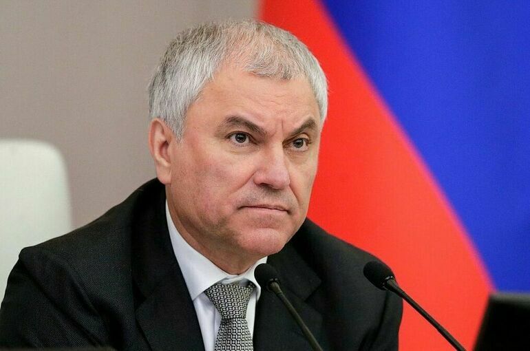 Володин поручил разработать поправки о запрете закупки военной формы за рубежом