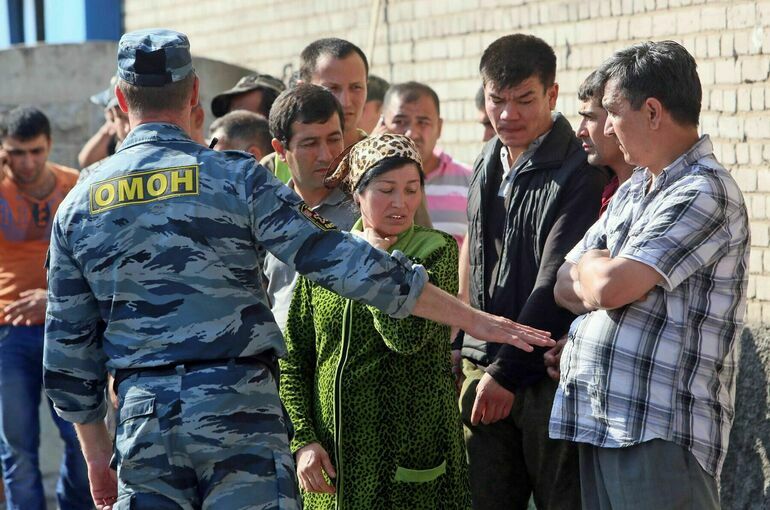 В Москве задержали членов банды, легализовавшей больше тысячи мигрантов