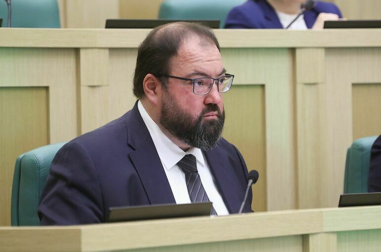 Шадаев: Россиян не будут наказывать за использование экстремистских соцсетей