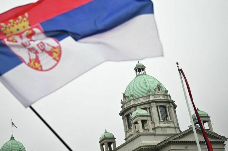 Эксперт обвинил Германию и Великобританию в дестабилизации ситуации в Сербии