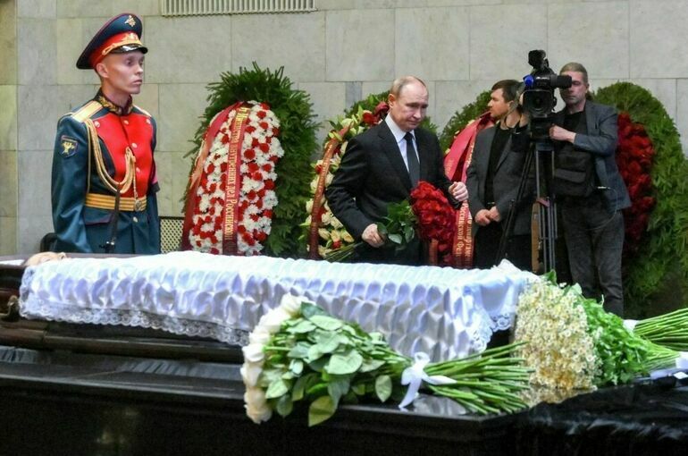 Путин посетил церемонию прощания с Ириной Подносовой