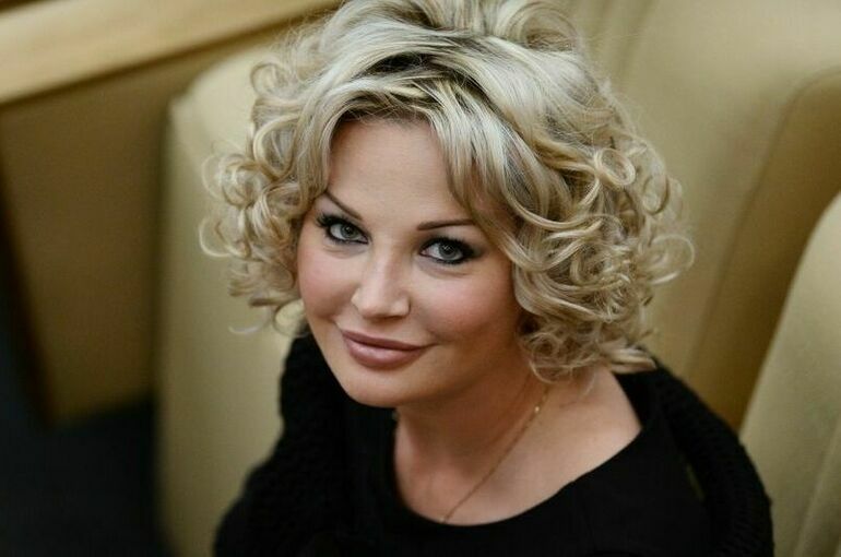 Оперную певицу Максакову-Игенбергс* объявили в международный розыск