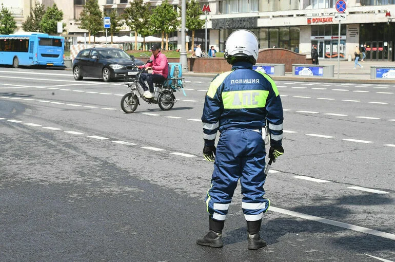 За нарушение ПДД курьерами предложили штрафовать службы доставки 