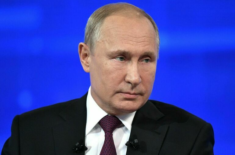Путин поручил представить предложения по мерам демографической политики