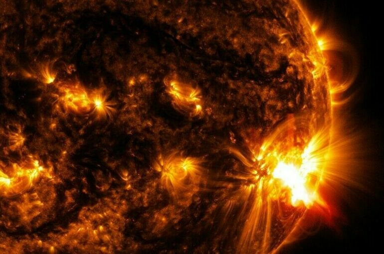 На Солнце произошла вспышка класса М