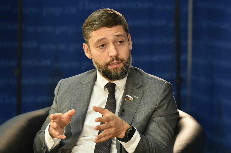 Депутат рассказал, оштрафуют ли россиян за шумную уборку квартиры вечером