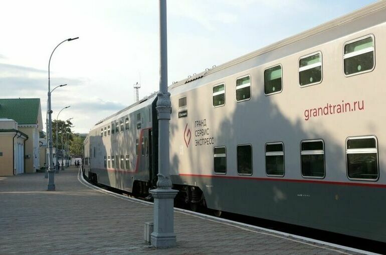 Отстают от графика 11 пассажирских поездов, следующих в Крым и из него