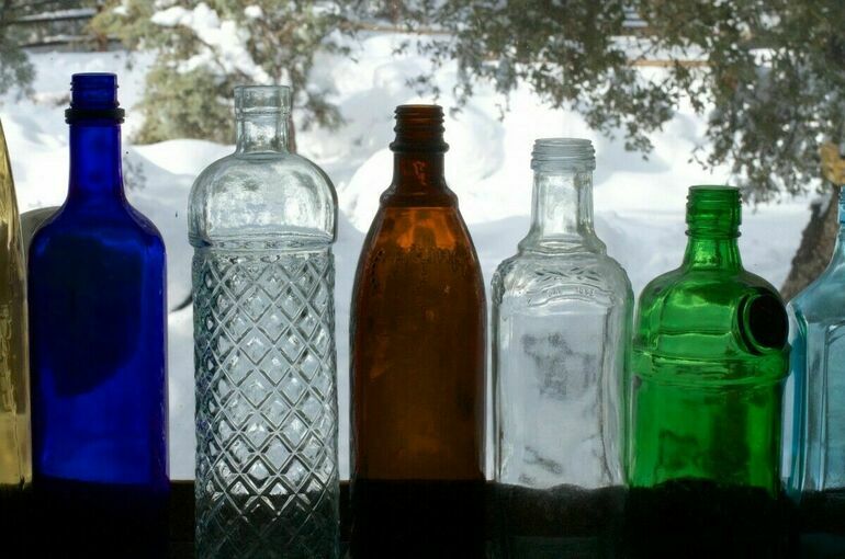 От отравления кустарным алкоголем с рынка в Сириусе погибли не менее 10 человек