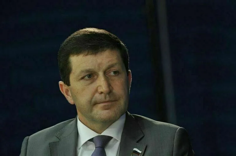 Депутат объяснил, почему дорожает бензин