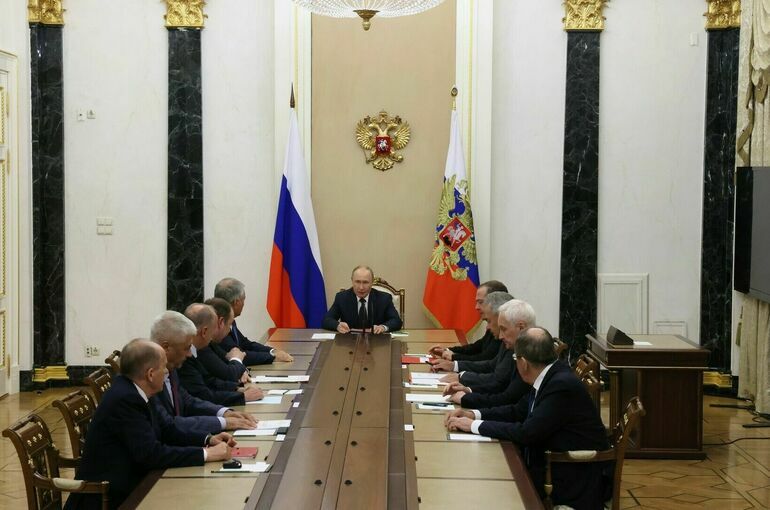 Путин обсудил с членами Совбеза региональную безопасность