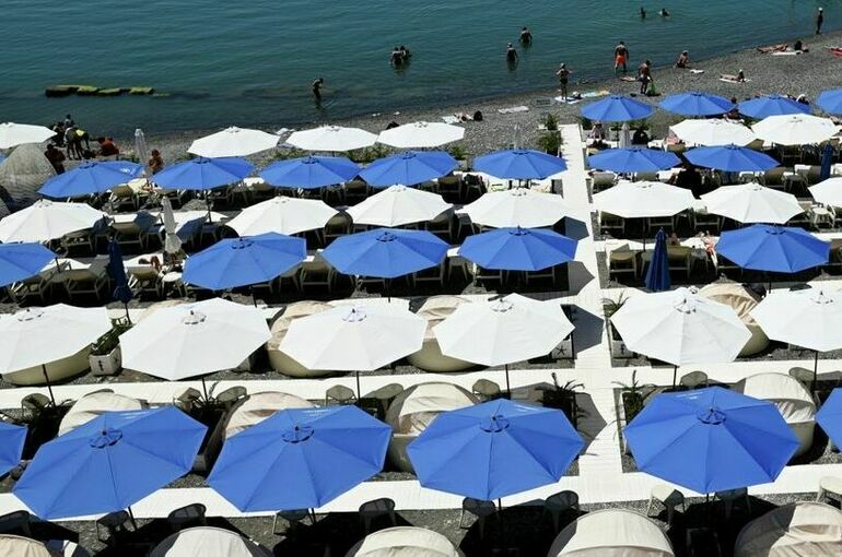 Отдыхающих на пляжах Сочи эвакуируют из-за угрозы атаки дронов