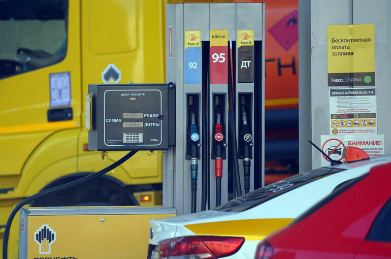 Бензин АИ-95 подорожал на бирже до рекордной отметки в 80 тыс. рублей за тонну