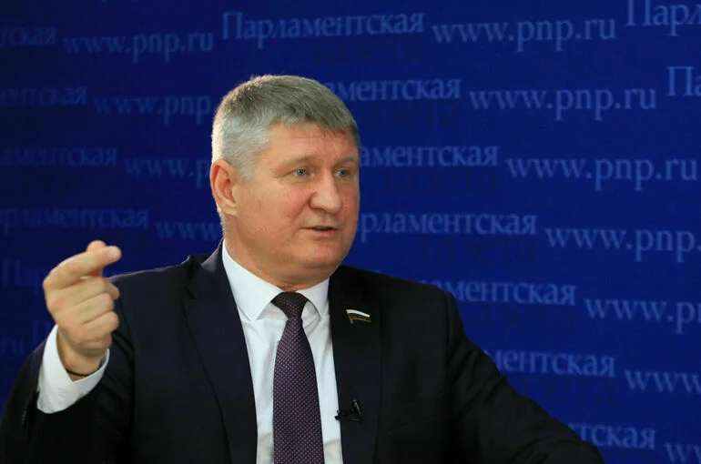 Депутат посоветовал Зеленскому после слов об уступках помалкивать в тряпочку