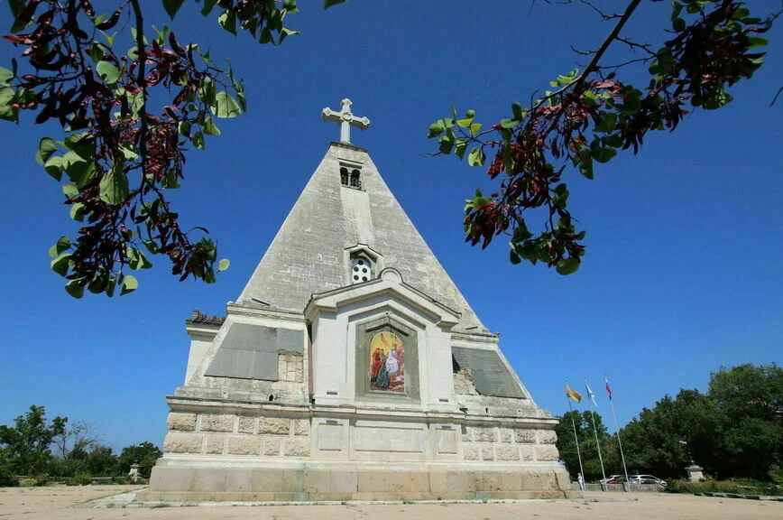 Свято-Никольский храм на Братском мемориальном кладбище