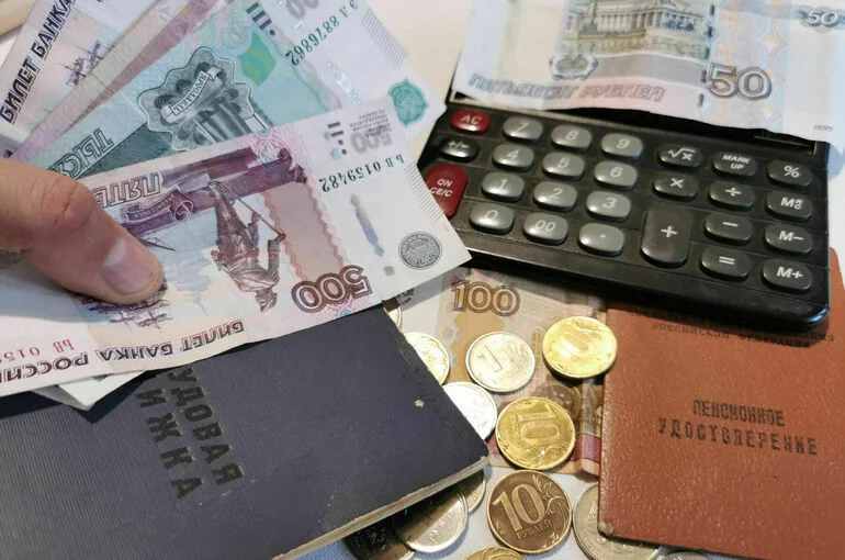 Работающим пенсионерам предложили компенсировать пропущенные индексации выплат