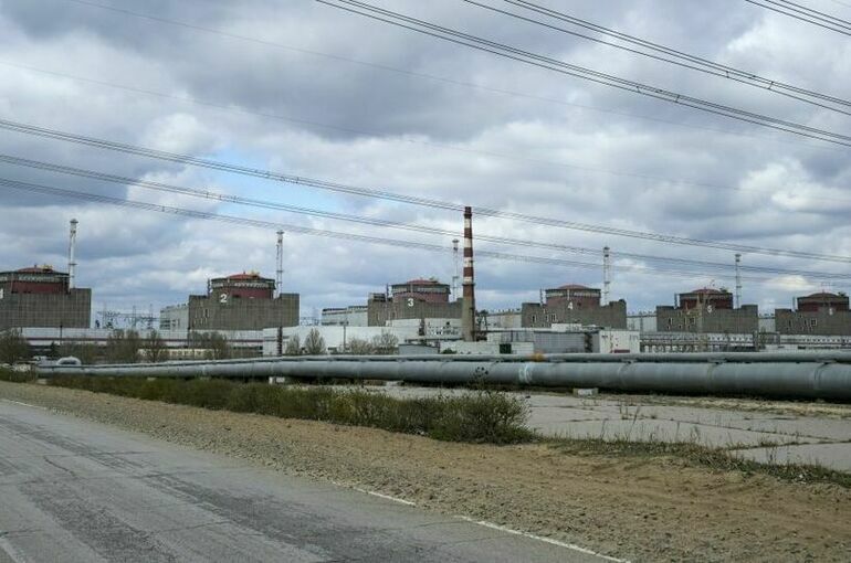 После атаки ВСУ вокруг Запорожской АЭС произошло задымление