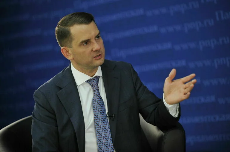 Депутат Нилов объяснил, почему нельзя штрафовать за «иранскую тонировку»