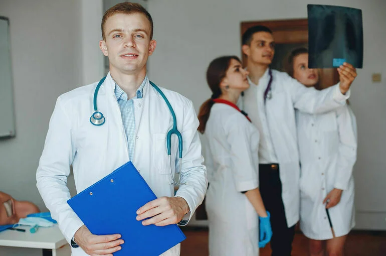 Врачей и учителей подготовят к работе тщательнее