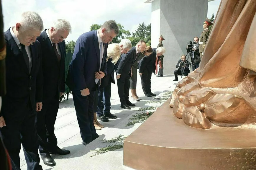 Володин почтил память советских воинов, сражавшихся за освобождение Кореи