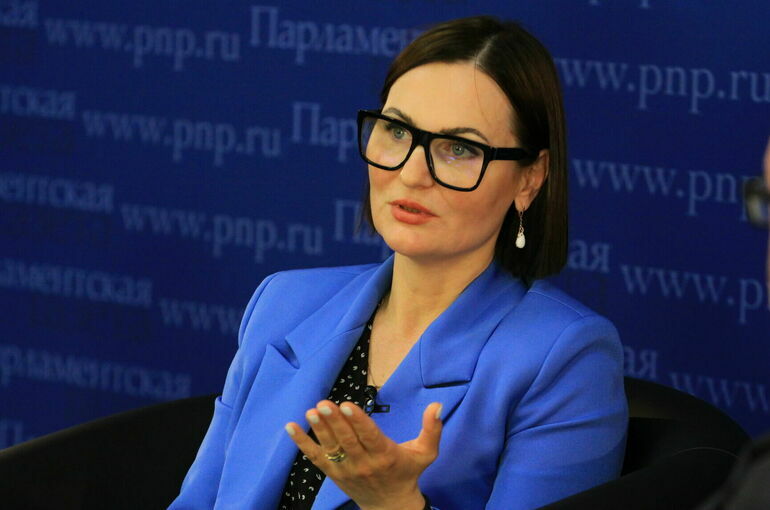 Депутат призвала запретить телефоны в детских лагерях