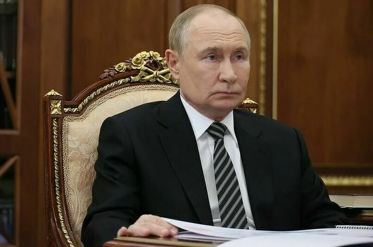Путин потребовал уделять особое внимание семьям бойцов СВО