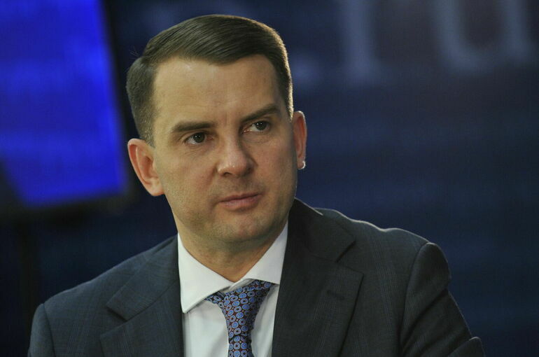 Депутат Нилов предложил запретить платные парковки у больниц и школ