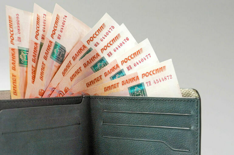 Реальные зарплаты россиян в июне выросли на 5,1%